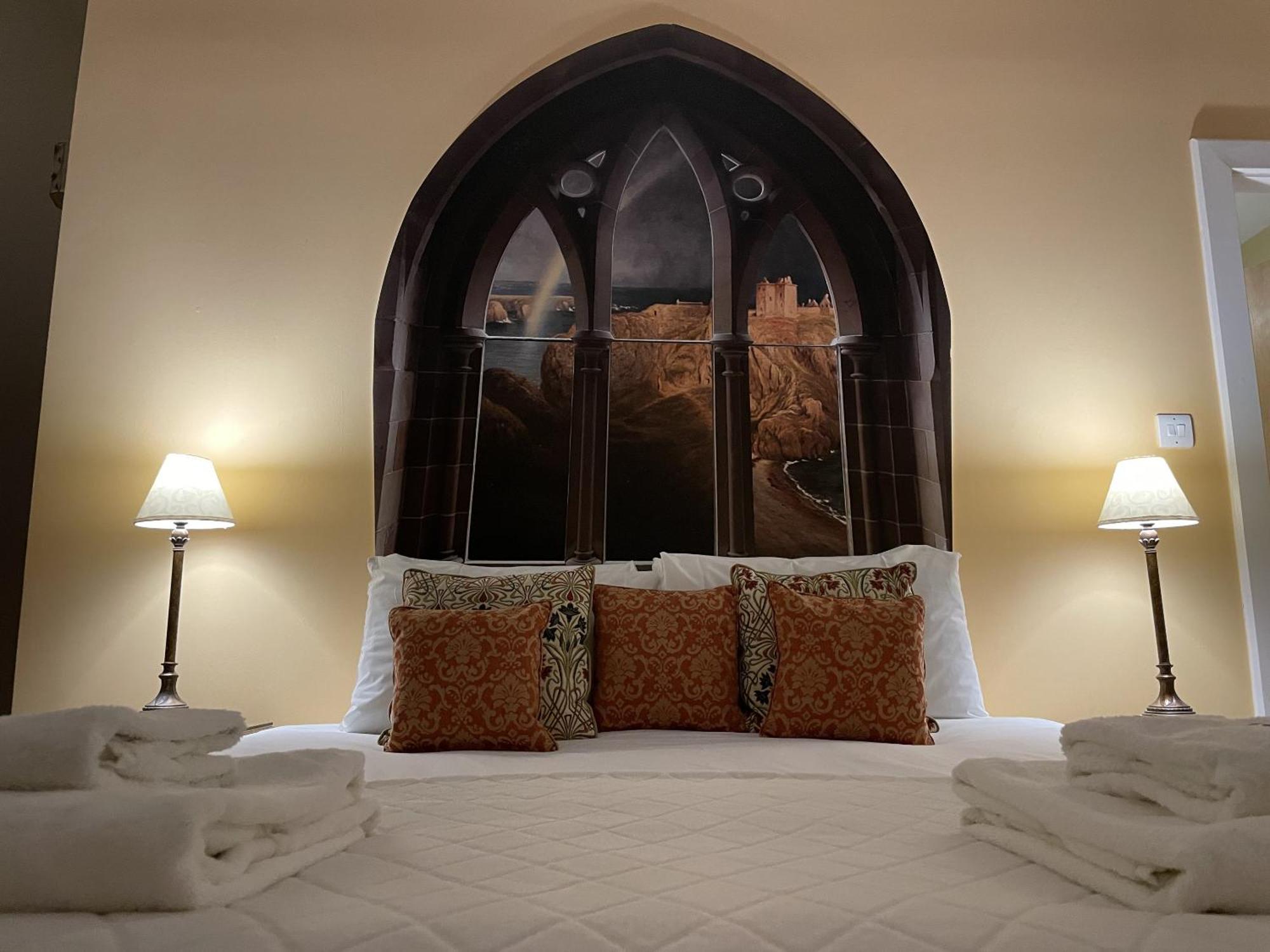 The Classrooms, Loch Ness Abbey - 142M2 Lifestyle & Heritage Apartment - Pool & Spa - The Highland Club - Resort On Lake Shores ฟอร์ตออกัสตัส ภายนอก รูปภาพ